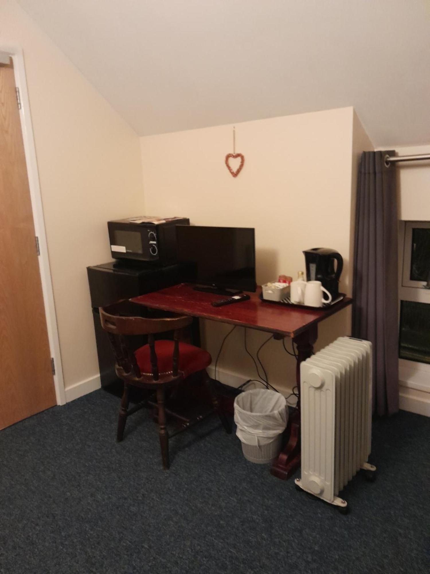 Kings Arms Guest House Еби Вейл Екстериор снимка