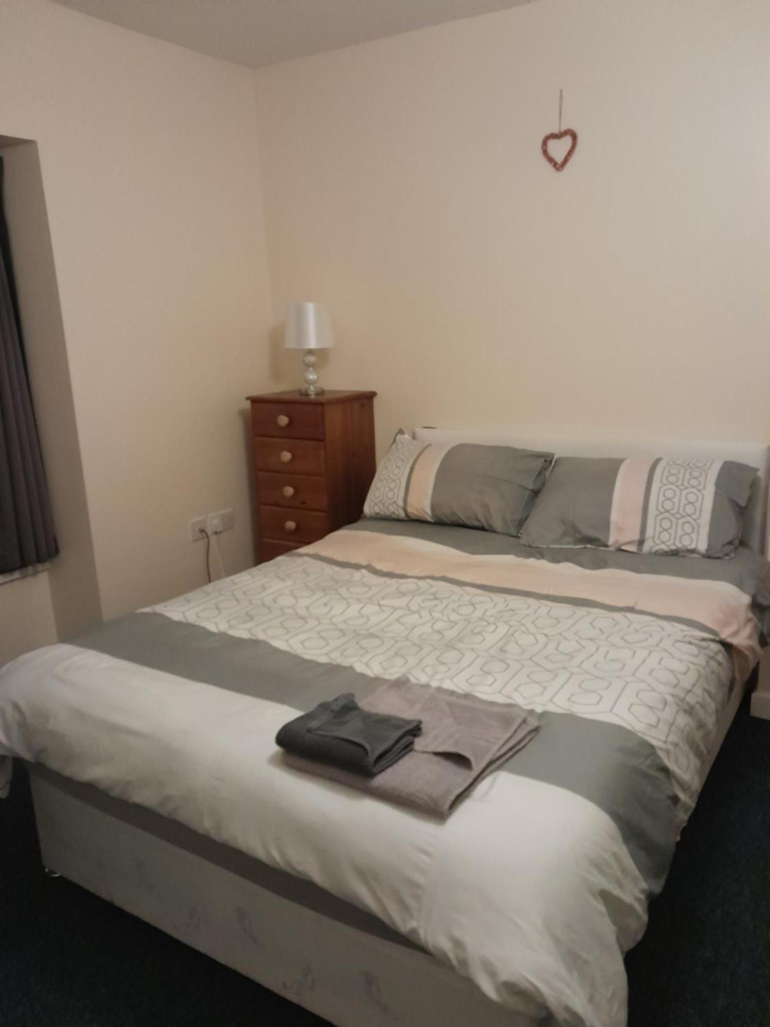 Kings Arms Guest House Еби Вейл Екстериор снимка