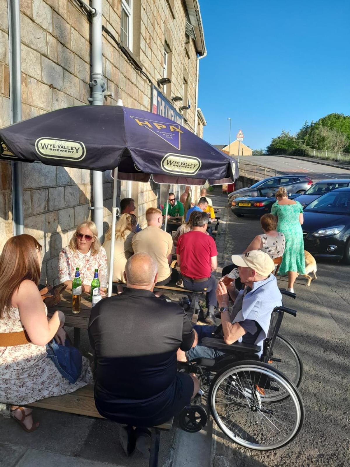 Kings Arms Guest House Еби Вейл Екстериор снимка